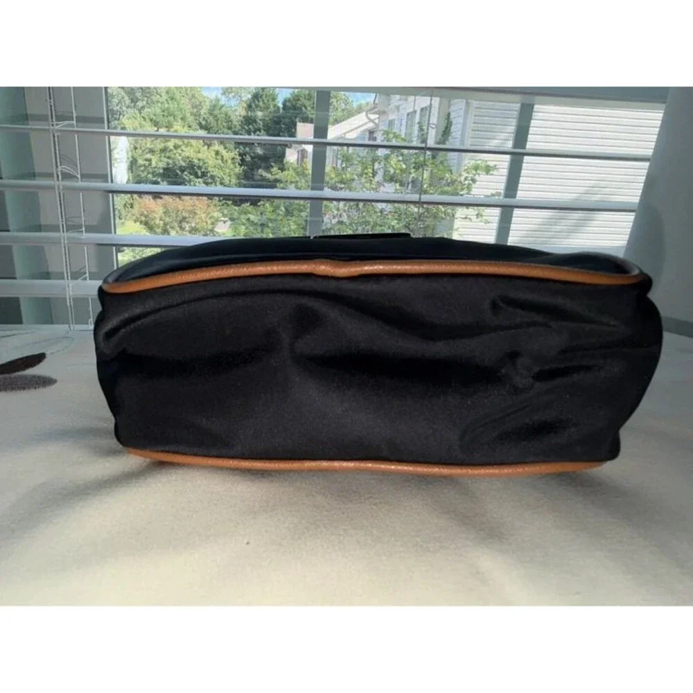 Michael Kors Nylon Cosmetic Pouch Wristlet Black Tan Trim – AI-1301